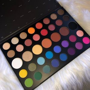 Selling 1 James Charles x Morphe Artistry palette
